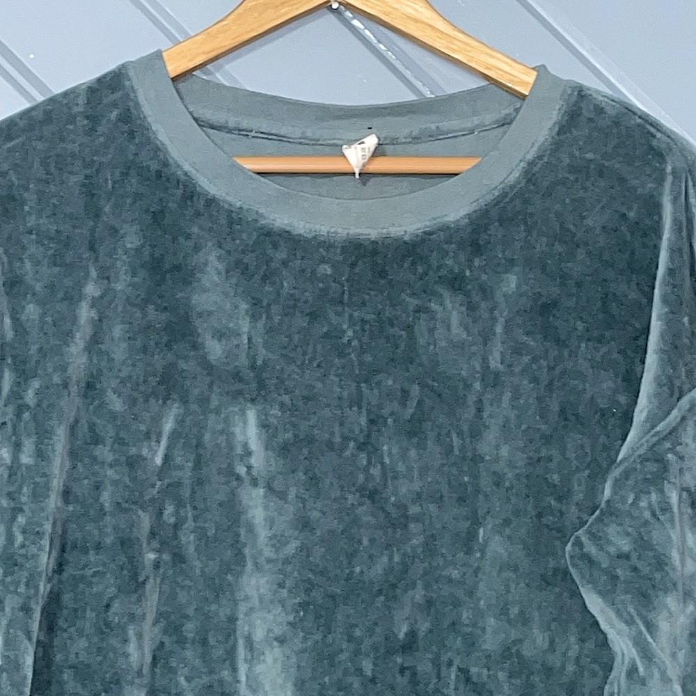 GONE- Kate Quinn women’s maternity gathered sleeve velour sweatshirt dress - Picture 4 of 6